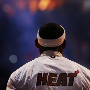 开云官网_双响梦想破碎！塞梅尼奥脚后跟精妙进球遭否决，哈兰德越位干扰引发巨大争议