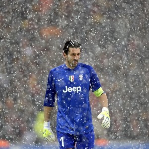 kaiyun.com-突发，前NBA球星拉简·隆多被捕视频曝光 涉嫌持违禁武器及大麻于幼子面前被铐