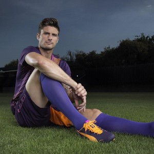 kaiyun.com|非洲杯夺冠！17岁新星泪洒赛场，一年豪取六冠成就传奇人生