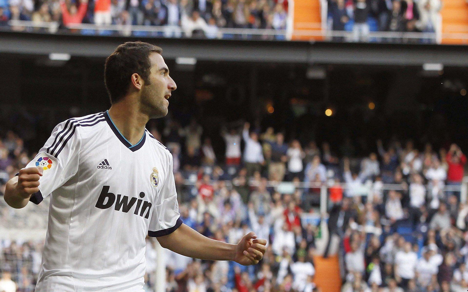 西甲第17轮焦点对决,比利亚雷亚尔与巴塞罗那的六分争夺战,欧冠席位与联赛格局或将重塑